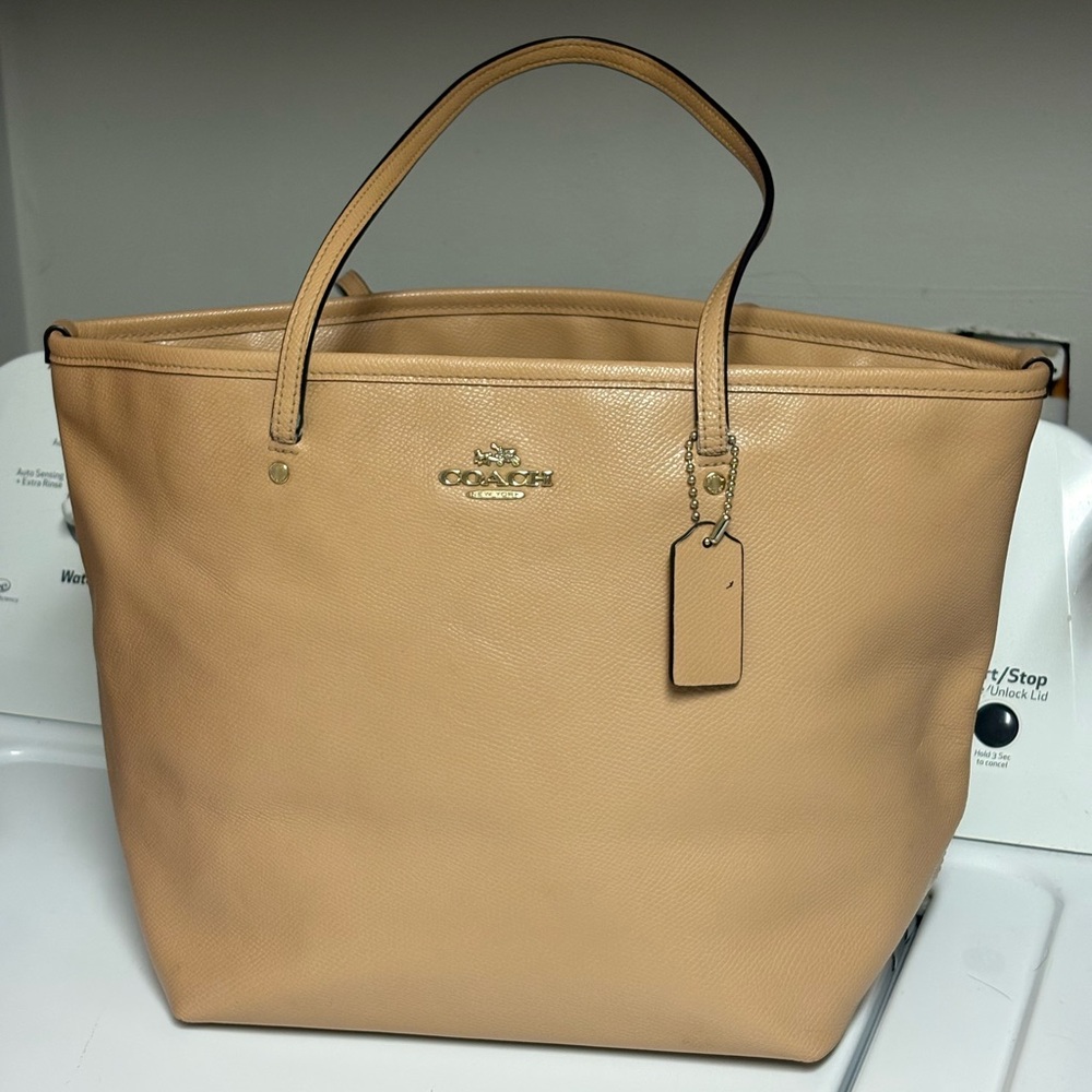 Coach City Tote in crossgrain leather-great condition!  Measurements in pics